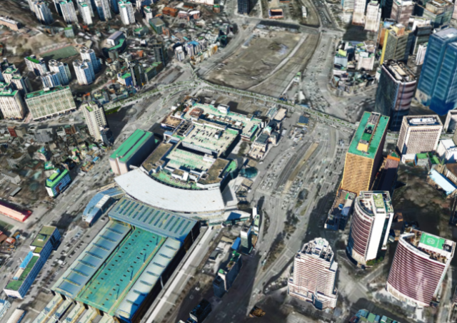 지상철도는 도시 공간을 단절시킨다는 지적을 받아왔다. 사진의 서울역(가운데) 서쪽은 고층 빌딩이 들어선 동쪽 대비 개발이 지연됐다는 것을 알 수 있다. 사진=서울시 SMAP