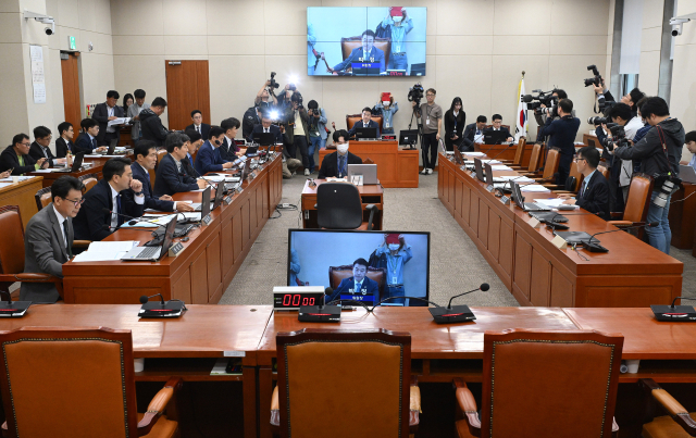 7일 서울 여의도 국회에서 환경노동위원회 전체회의가 열리고 있다. 이날 환노위는 여당과 정부측 인사가 불참한 가운데 야당 단독으로 개의, 국정감사 결과보고서 채택의 건 등을 의결했다. 오승현 기자 2024.05.07