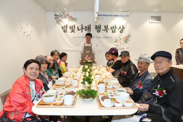 관악구, 어버이날 맞이 홀몸 장애 어르신 위한 ‘행복밥상’ 대접