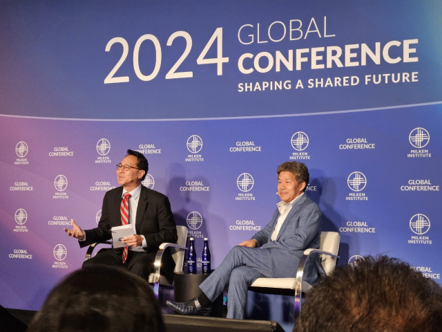 7일(현지 시간) 미국 로스엔젤레스에서 열린 밀컨 글로벌 콘퍼런스 2024에 참석한 도널드 탕(오른쪽) 쉬인 회장. 윤민혁 기자