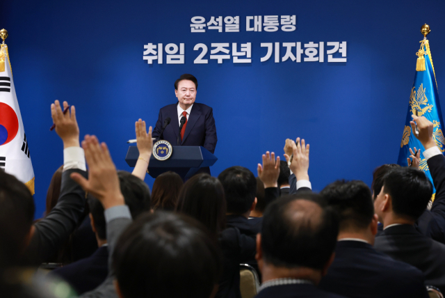 尹대통령 '장바구니·외식 물가 잡는데 정부 역량 총동원'