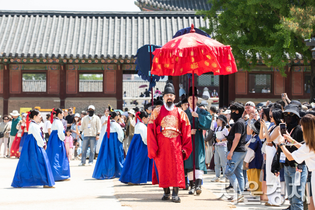60만명이 5대궁·종묘서 ‘봄 궁중문화축전’ 즐겼다…작년比 57% 늘어