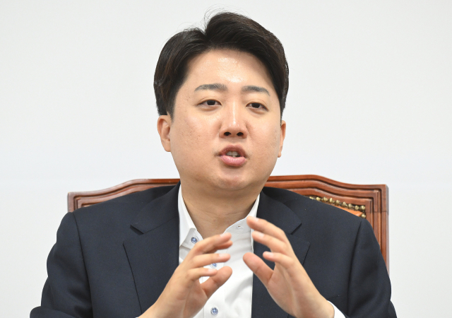 이준석 개혁신당 대표가 9일 서울경제신문과 인터뷰하고 있다. 오승현 기자