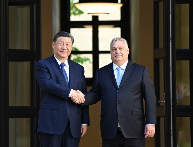 시진핑(왼쪽) 중국 국가주석과 빅토르 오르반 헝가리 총리. 신화연합뉴스