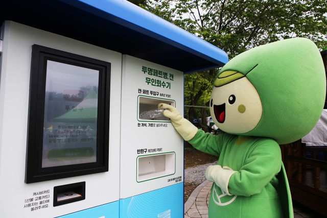 제47회 보성다향축제에 설치된 투명페트병·캔 무인회수기. 사진 제공=보성군