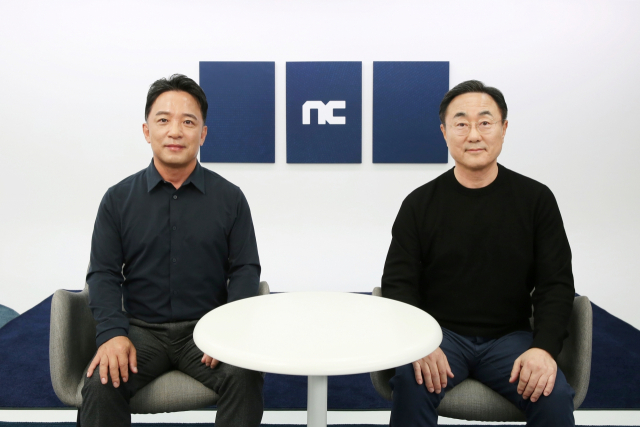 김택진(왼쪽) 엔씨소프트 창업자와 박병무 공동대표. 사진 제공=엔씨소프트