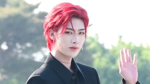 제로베이스원 리키, 귀공자의 손 인사 [SE★포토]