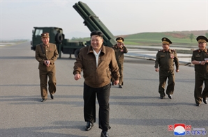 "北, 노후무기 러에 넘기고 신형 개발"