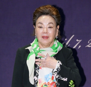 "김수미, 억대 꽃게대금 안 줬다" 민사 소송…법원 판단은?