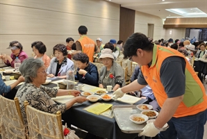 "독거 어르신에 온정" 현대건설 10년째 경로잔치