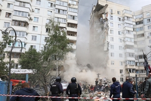 러 벨고로드 아파트 일부 붕괴, 최소 7명 사망…"우크라가 공격"