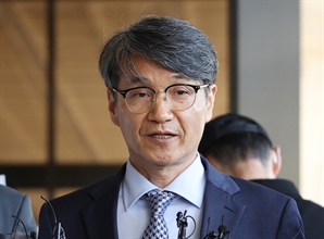 '명품백' 논란 최재영 목사, 검찰 출석