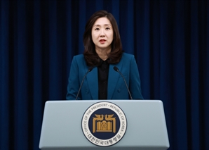 저출생 위기 총력전 나선 정부…尹 "저출생수석실도 설치"