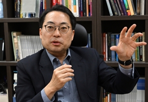 [청론직설] “與 살 길은 ‘정책 계파’ 만들기… ‘한국의 계약’ 통해 극단 정치 해소해야”