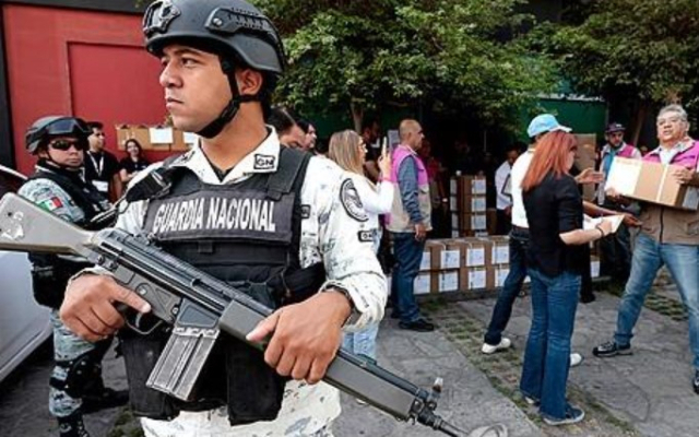 6월 2일 대선·국회의원선거·지방선거를 앞두고 멕시코 경찰과 군인들이 삼엄한 경계를 펼치고 있다. 연합뉴스