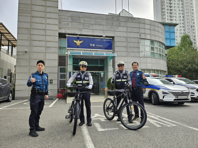 광교지구대 자전거 순찰대. 사진 제공 = 수원남부경찰서