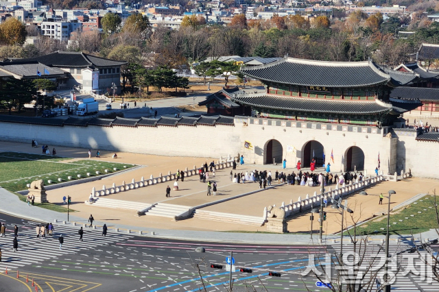 경북궁의 광화문과 월대 모습. 최수문 기자