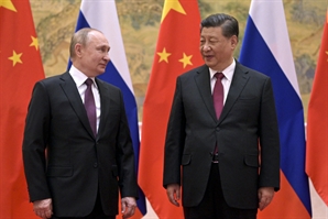 푸틴, '국빈방문' 중국 베이징 도착…시진핑과 정상회담