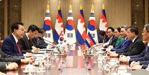 韓-캄보디아 정상회의, 손흥민 사인볼 이야기 나온 이유는