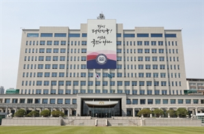 대통령실 "韓·日·中, 기업들 활발한 활동 환경 만드는 것은 의무"