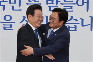 이재명 "중립 대신 민심 중점" 우원식 "李와 긴밀히 소통"