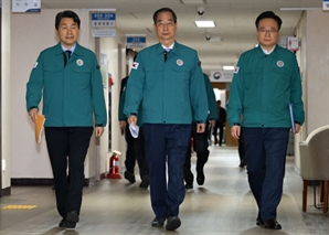 한숨 돌린 정부…법원, '의대 증원 집행정지' 신청 기각·각하 결정