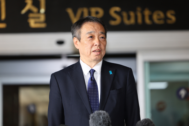 미즈시마 고이치 신임 주한 일본대사가 17일 김포국제공항을 통해 입국해 발언하고 있다. 연합뉴스