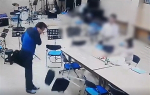 술자리서 소주잔·의자 집어던진 한국희 장수군의원, '폭행혐의' 수사…무슨 일?