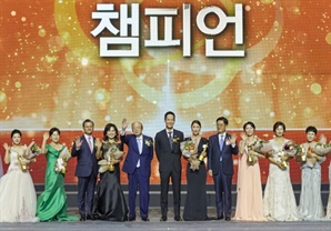한화생명 시상식 찾은 김승연 회장…FP·임직원 1500여 명 격려