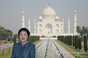 文"배우자 첫 단독외교" vs 與 "특검해야"…김정숙 여사 타지마할 논란 가열
