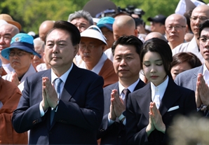 사리반환 기념식 찾은 尹대통령 내외…金여사 "숙원해결에 힘보태 영광"