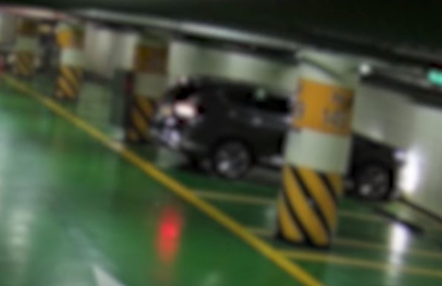 [영상]주차장서 벽 돌진한 차량 ‘음주운전’ 아니었다…어찌된 상황인가 보니