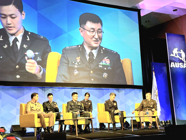 박안수 육군참모총장이 지난 13일(현지 시간) 열린 미국 하와이에서 열린 ‘인도·태평양 지상군심포지엄’(LANPAC)에 참석해 패널 토의를 하고 있다. 사진 제공=육군