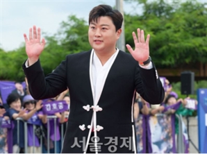 KBS, '음주운전' 김호중 공연에서 손 뗐다…"명칭·로고 사용 금지"