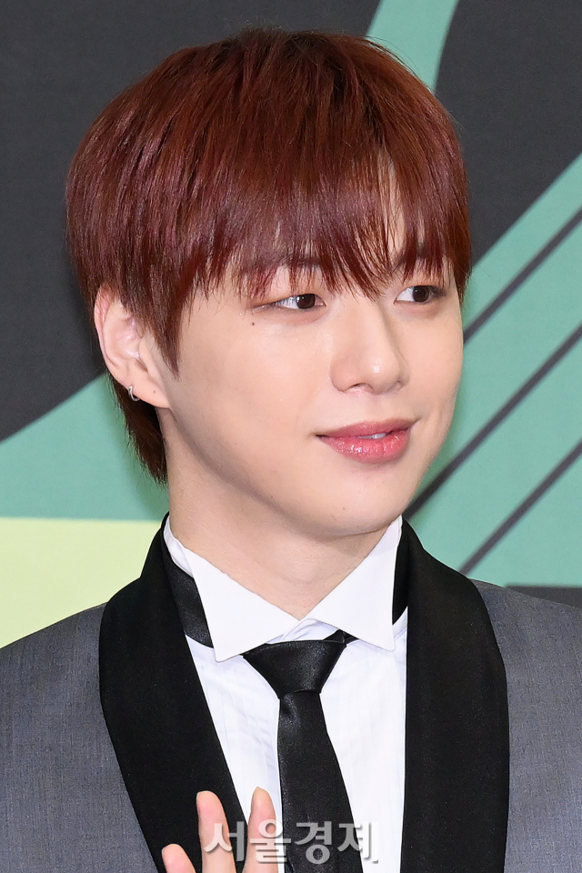 강다니엘, 소속사 대주주 고소…명의 도용해 100억대 사기 주장