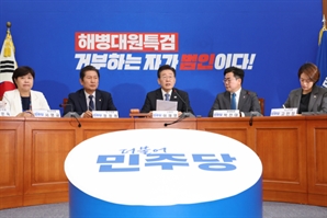 민주당 지지율 6.1%P 급락…"강성 지지층 이탈"