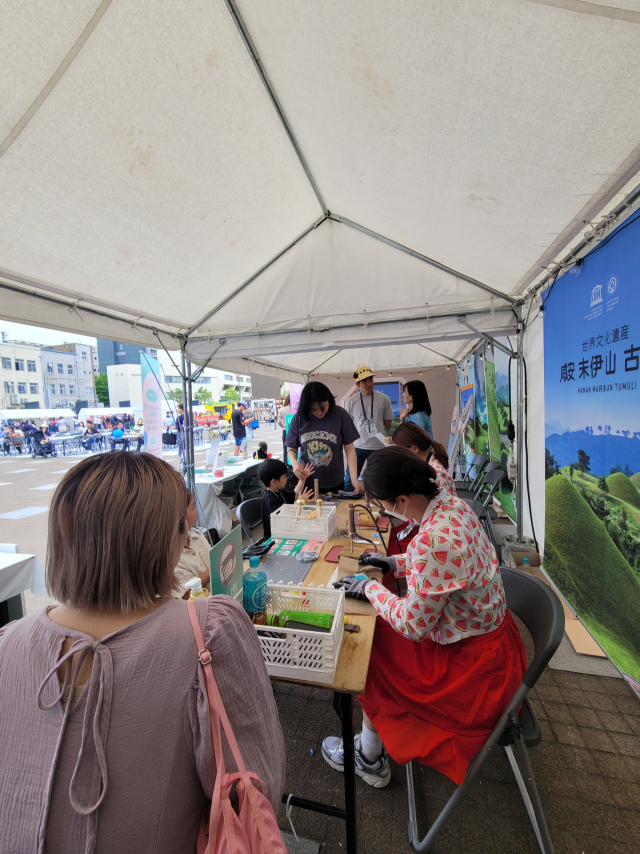 경남도와 함안군이 18일부터 이틀간 일본 일본 요코하마 한일교류축제 기간 운영한 부스 모습. 사진제공=경남도