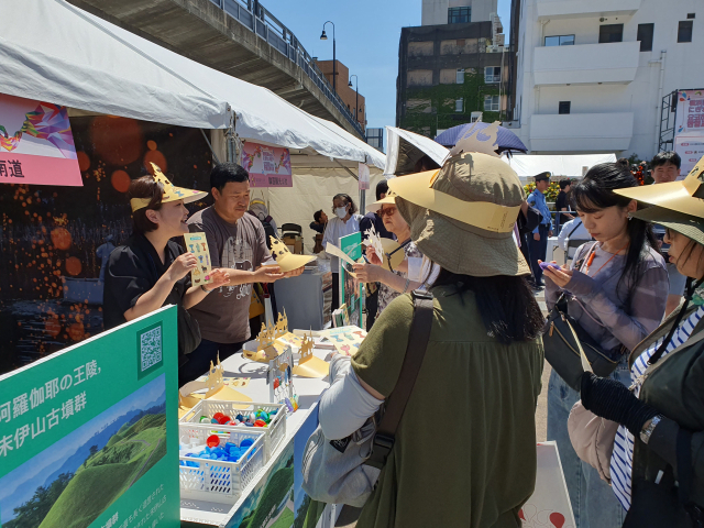 경남도와 함안군이 18일일부터 이틀간 일본 요코하마 한일교류축제에서 말이산고분군 홍보관을 운영하고 있다. 사진제공=함안군