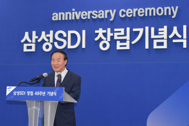 전영현 신임 삼성전자 DS부문장(부회장)이 2019년 삼성SDI 창업 기념식에서 발언하고 있다. 뉴스1