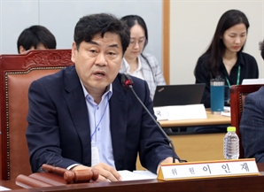 "물가급등 반영을" vs "자영업자 벼랑끝"…첫날부터 시급 1만원·업종 차등 대립각