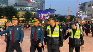 불타는 홍대거리에 경찰 뜬 사연…"예방 순찰 강화"