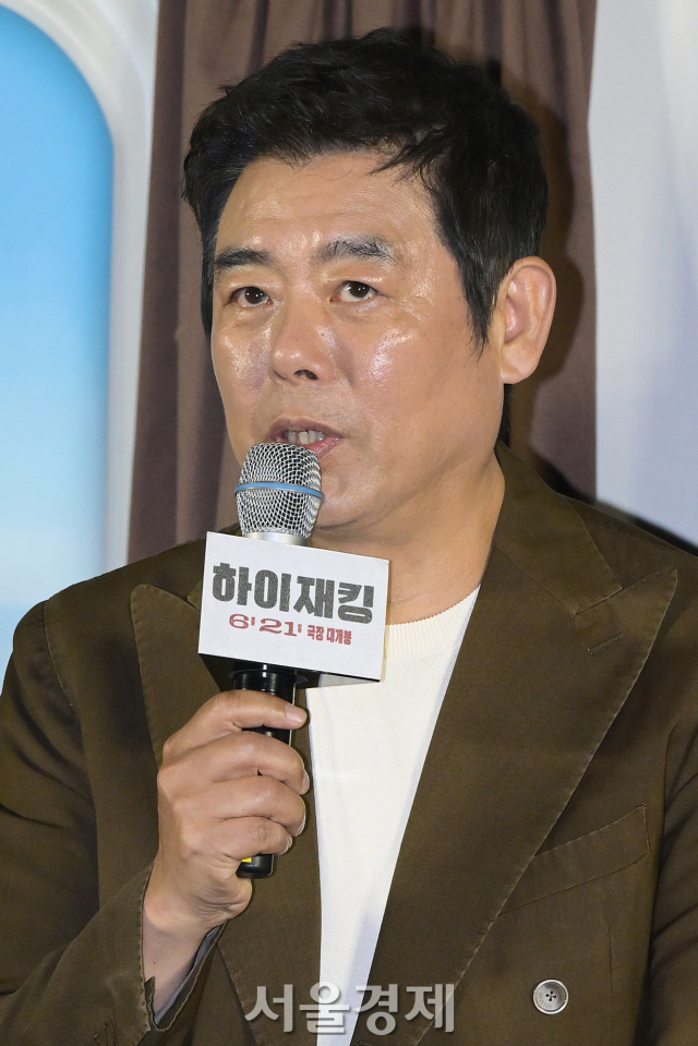 배우 성동일이 22일 오전 서울 용산구 CGV 용산아이파크몰에서 진행된 영화 ‘하이재킹’(감독 김성한) 제작보고회에서 소감을 말하고 있다. 김규빈 기자 2024.05.22