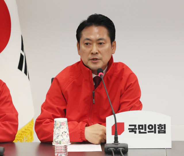장동혁 국민의힘 의원이 10일 서울 여의도 중앙당사에서 열린 긴급 투표상황 점검회의에서 발언을 하고 있다. 뉴스1