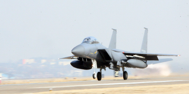 공군 제10전투비행단 소속 F-15K 전투기가 대구기지를 힘차게 이륙하고 있는 모습. 사진 제공=공군