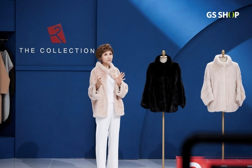 여름도 안 왔는데 벌써 '겨울 옷' 나왔네…홈쇼핑, 고물가 '역시즌' 마케팅.