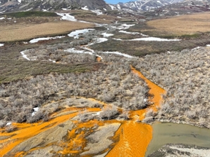 "강물 색이 왜 이래"…녹슨 듯 주황색 돼버린 알래스카 강, 무슨 일?