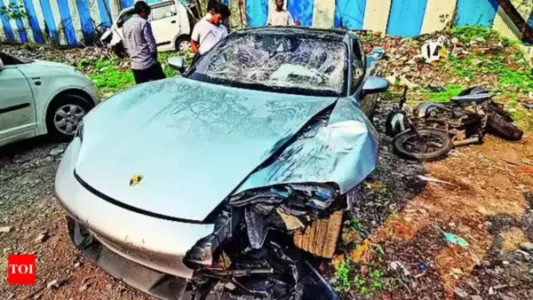 17세 소년의 음주운전 사고로 파손된 차량. 더타임스오브인디아 캡처