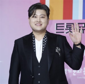 "맞은 놈이 말이 참 많네"…'김호중 학폭 의혹' 폭로 영상에 '조롱' 댓글