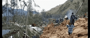 [영상]주민들이 바위에 깔린 주검 끌어 올리고 '아비규환'…파푸아뉴기니서 대형 산사태