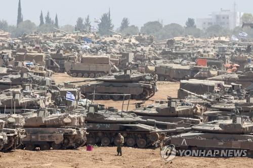 가자 국경 집결한 이스라엘군 탱크. EPA=연합뉴스